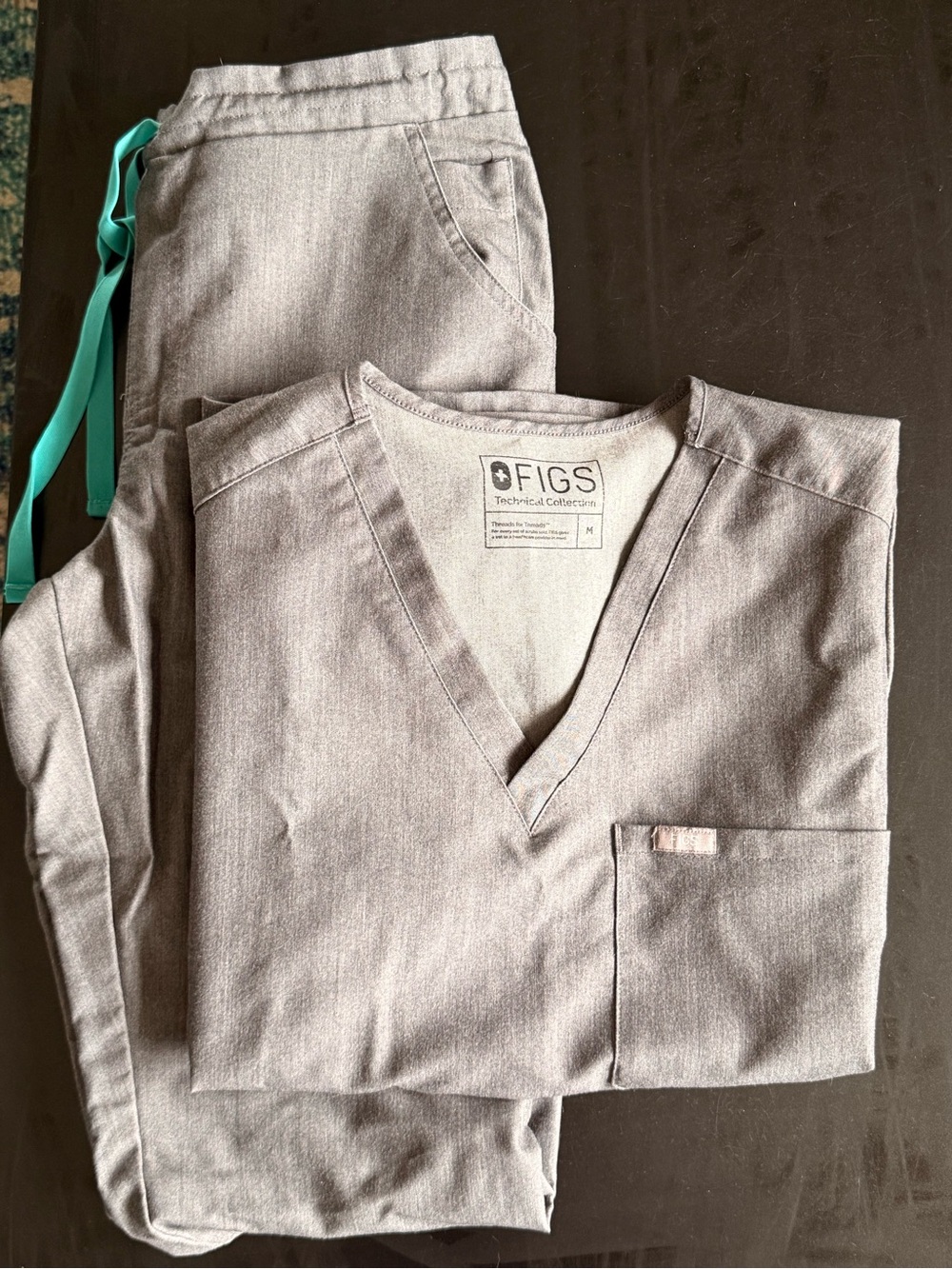 Figs Women’s Graphite Scrub Set with Teal Drawstring